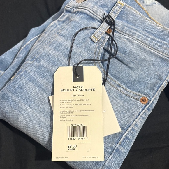 Levi's High Rise Light Blue Jeans - Picture 3 of 3